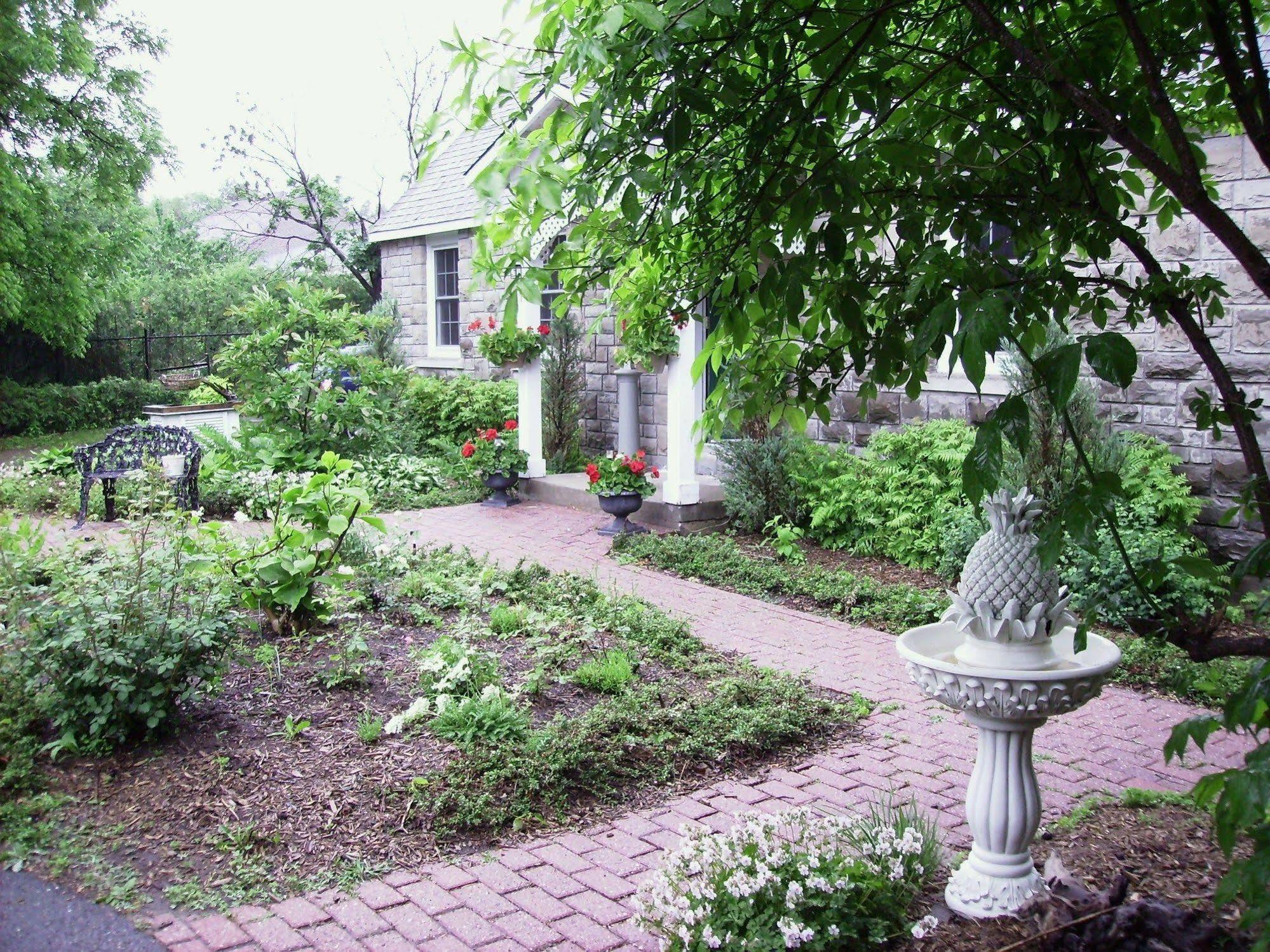 Prince Of Wales Bed And Breakfast Ottawa Exterior photo